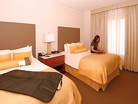 2 Double Beds 1 Bedroom Suite Club Floor