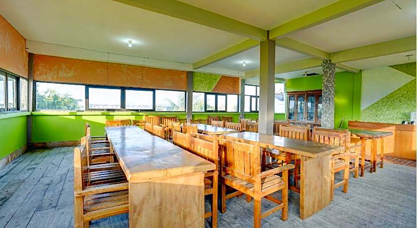 Hotel O Sahabat Syariah Near Plasa Telkom Bawean