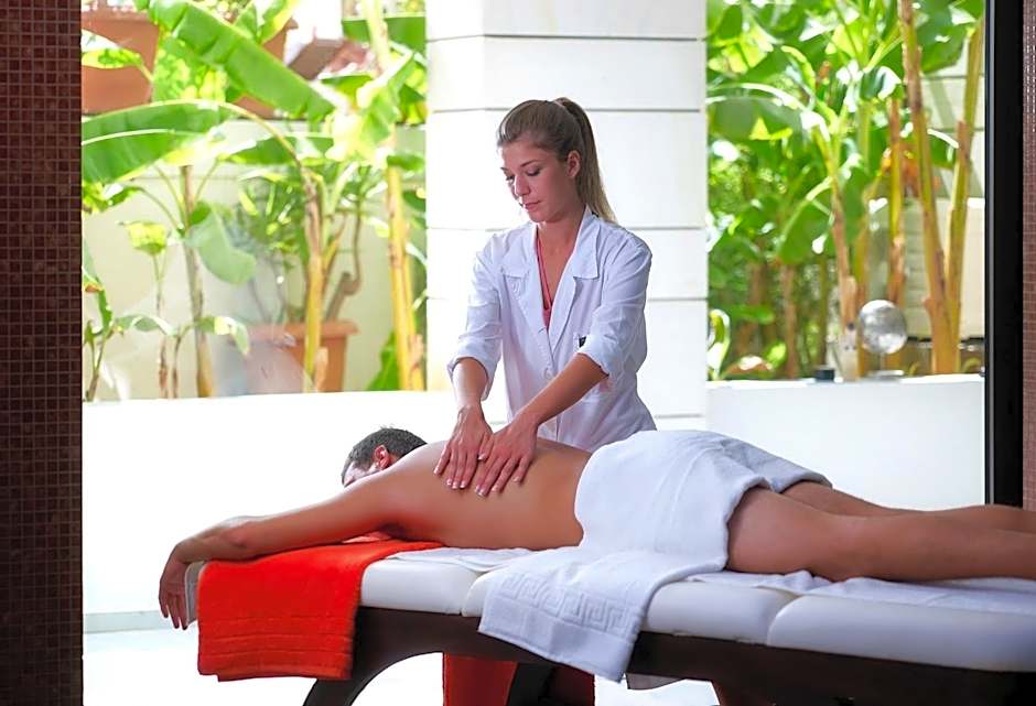 Macaris Suites & Spa