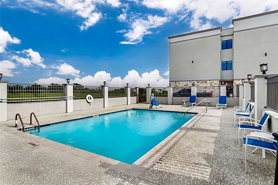 Best Western Plus Waller Hotel