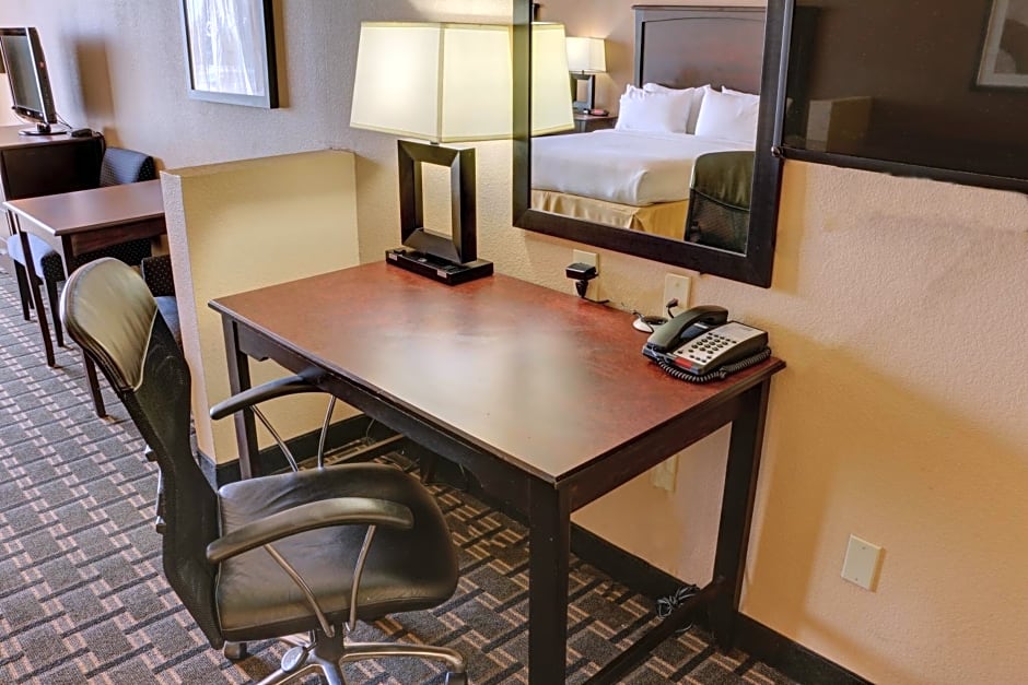 Holiday Inn Express Hotel & Suites Texarkana East, an IHG Hotel