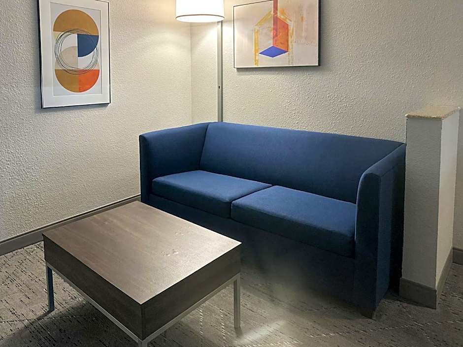 Holiday Inn Express Hotel & Suites Ennis By IHG