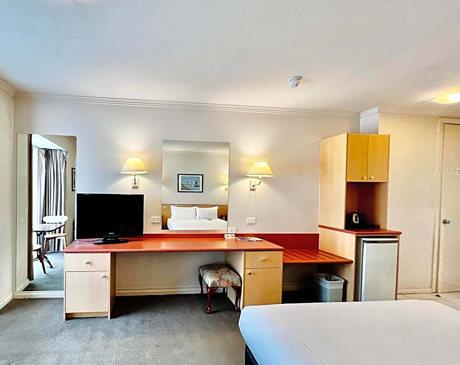 The Waverley International Hotel