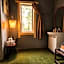 Lake Deer Park Retreat with Hot Tub & Sauna