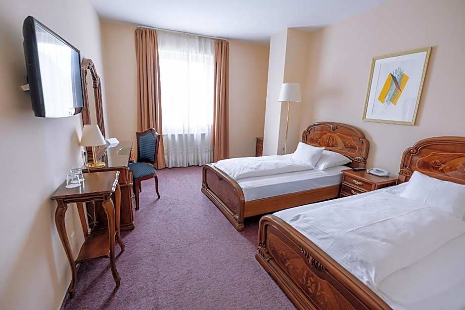 Photo 1 of 5 of Business 2 Beds
