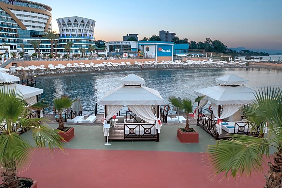 Granada Luxury Okurcalar