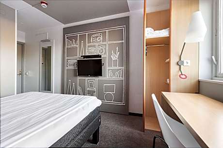 1 QUEEN BED,NSMK,STND,WIFI,FULL BREAKFAST