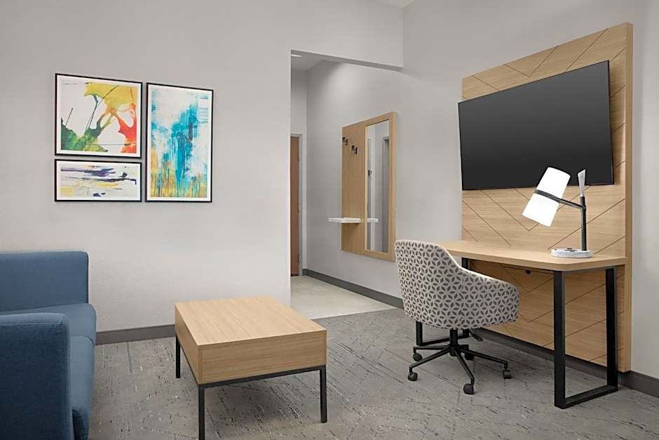 Holiday Inn Express Hotel & Suites DFW West - Hurst By IHG
