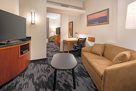 King Suite with Bathtub and Sofa Bed - Mobility Access