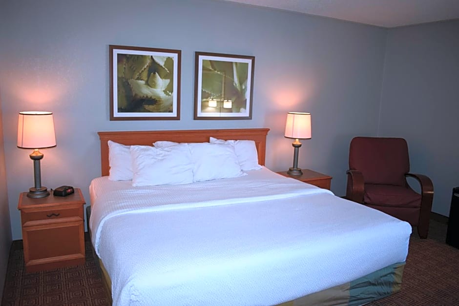 La Quinta Inn by Wyndham Milwaukee Glendale Hampton Ave
