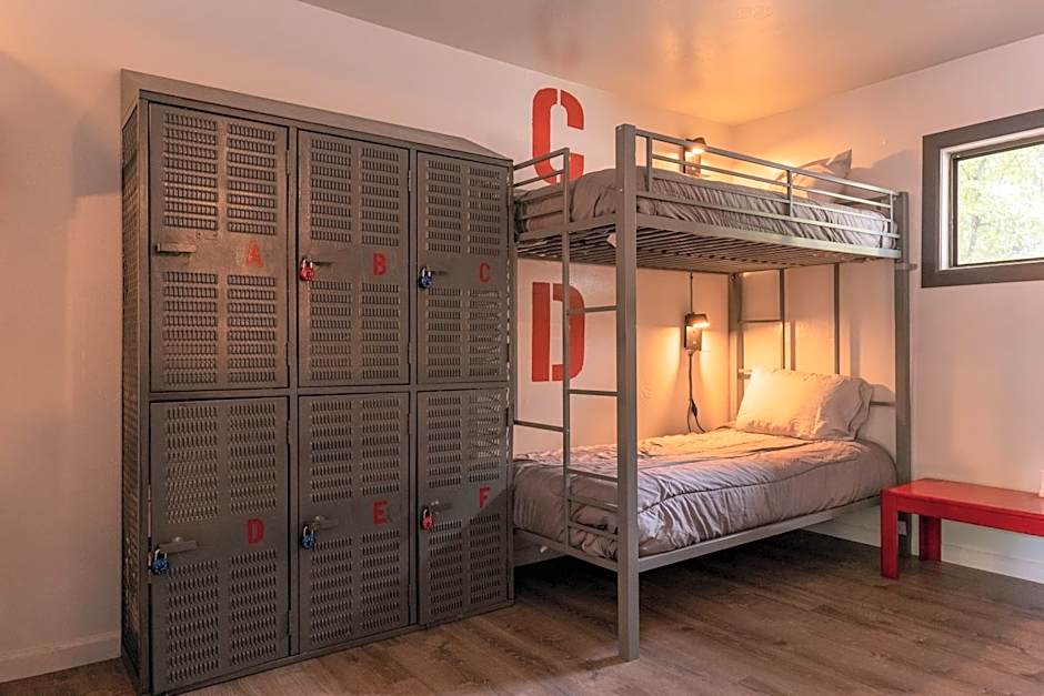 The Junction Hotel and Hostel