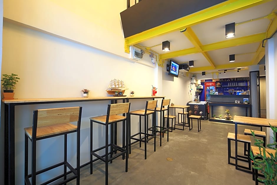 Tuk Tuk Hostel by ZUZU