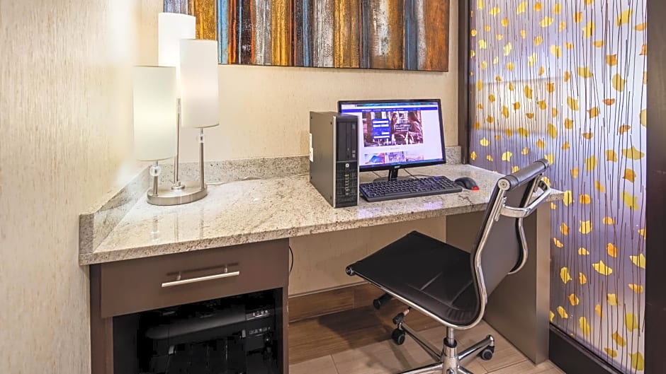Best Western Plus Lake Worth