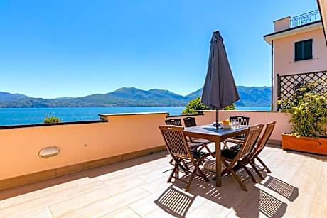 One-Bedroom Apartment with Lake view and Terrace (4-5 adults)