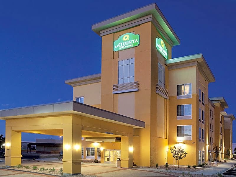 La Quinta Inn & Suites by Wyndham Denver Gateway Park