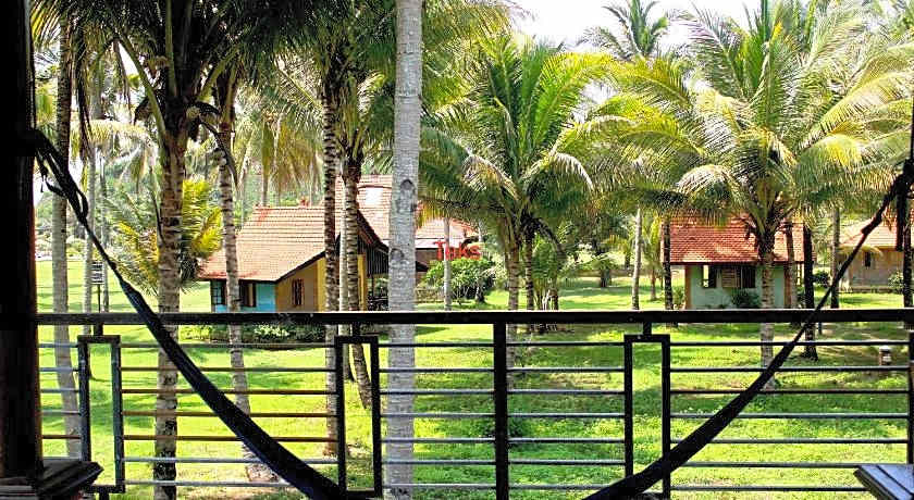 ARRYS (Watukarung Surf Camp)