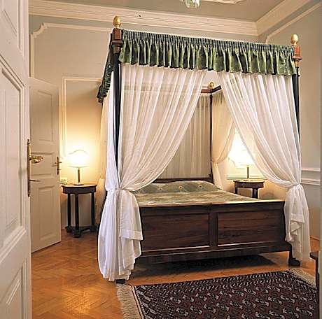 Suite with Garden View