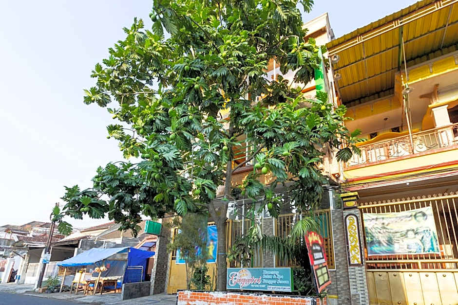 Homestay Gayatri Sawojajar near Univ Negeri Malang Kampus 2 Mitra RedDoorz