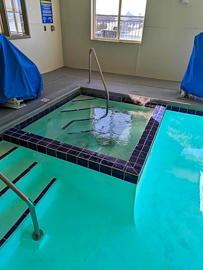 Days Inn & Suites by Wyndham Castle Rock