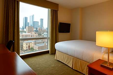 Deluxe Queen Room with Balcony