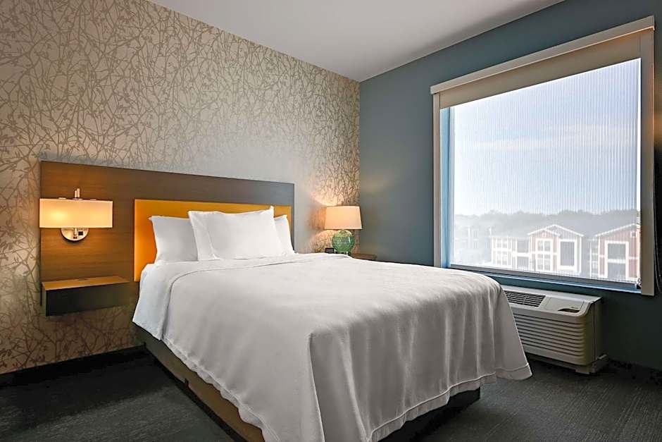 Photo 1 of 3 of 1 Bedroom 1 Queen Bed Suite