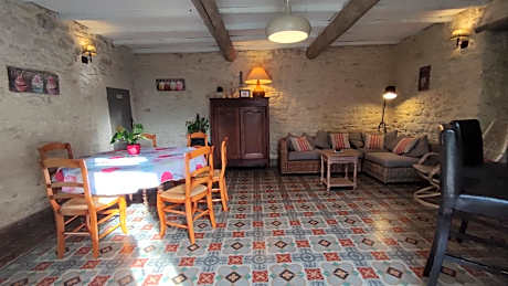 Maison-Confort-Salle de bain privée-Vue sur la campagne-Mas piscine ,boulodrome