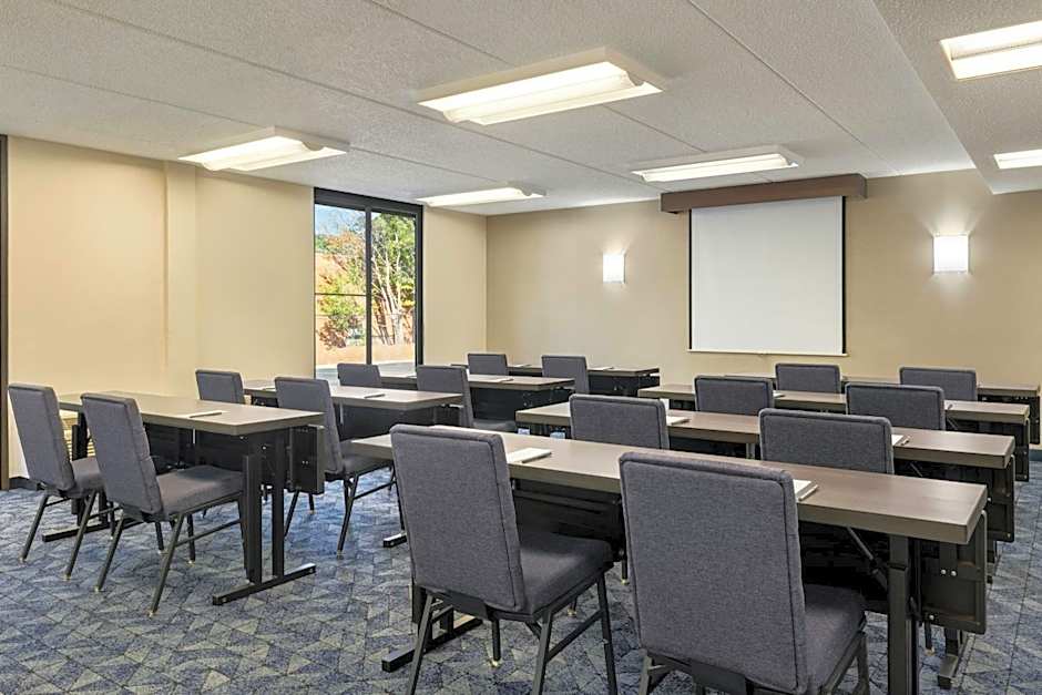 Courtyard by Marriott Atlanta Northlake