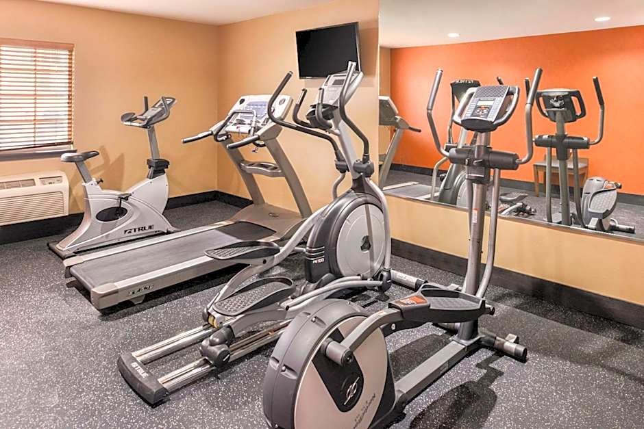 Studio 6 Lenexa - Overland Park