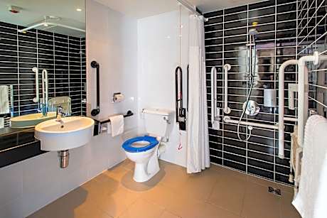 Double Room with Free Hot Breakfast - Accessible