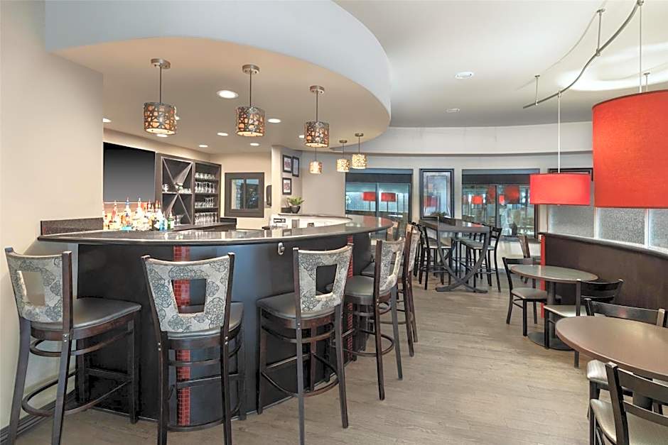 Best Western Premier Crown Chase Inn & Suites