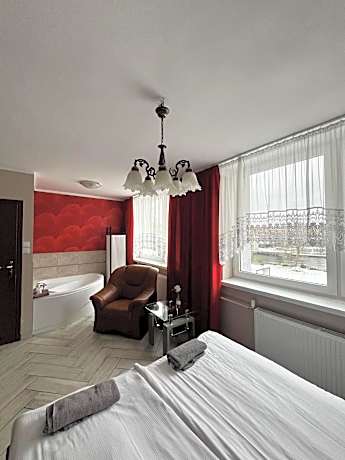 Double Room with Bath and Garden View