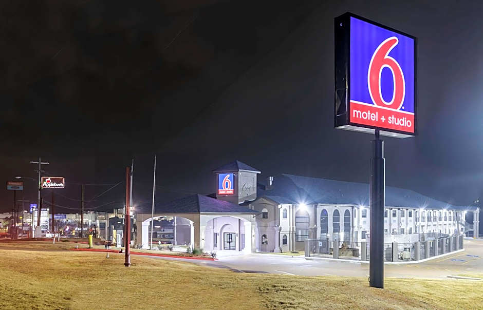 Studio 6 Suites Brenham, TX