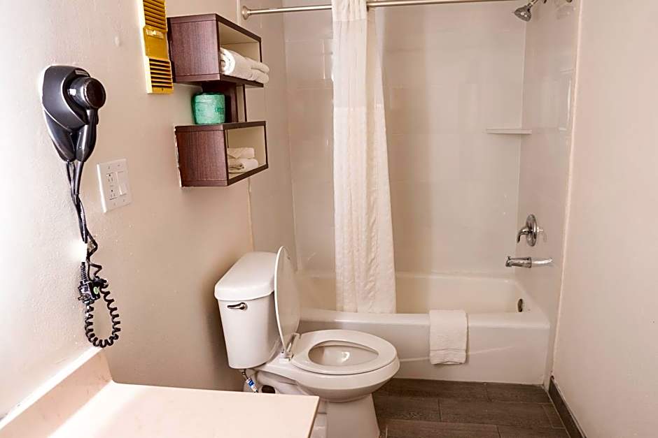 Howard Johnson by Wyndham Clearwater or Dunedin