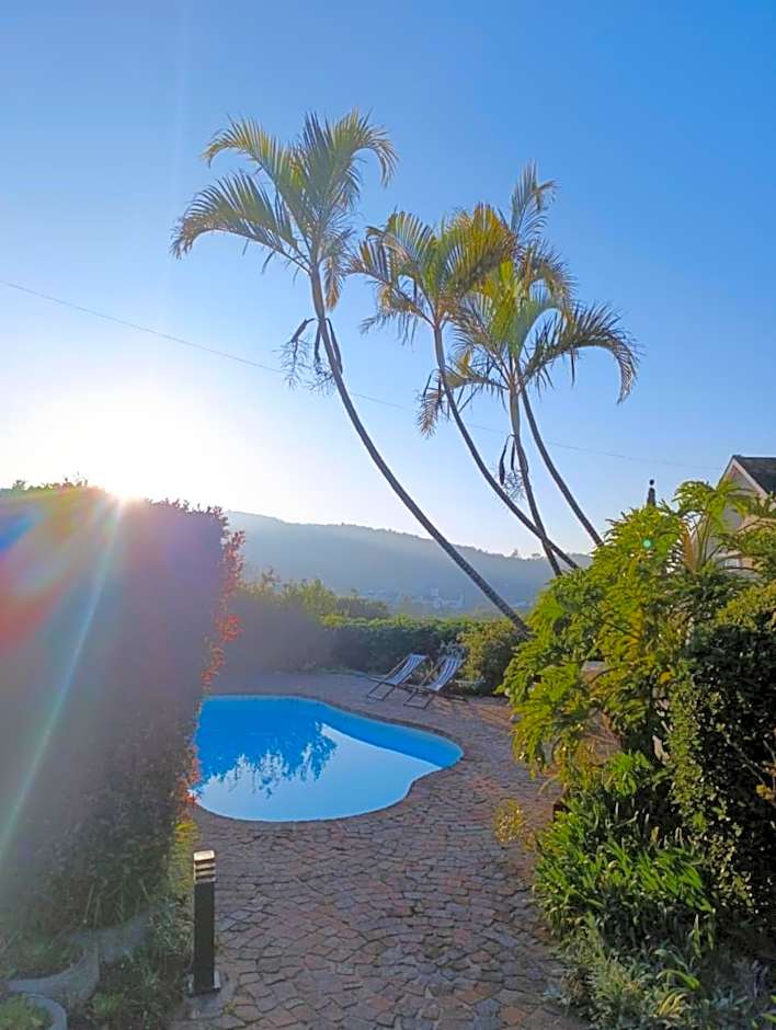Guinea Fowl Lodge - Lagoon & Heads View B&B, Central Knysna