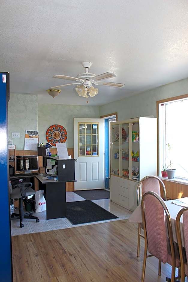 Raval Paradise Motel and RV Park