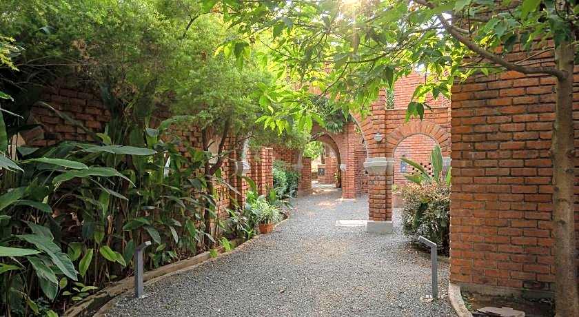 Saj By The Lake - Malshej Ghat Hotel