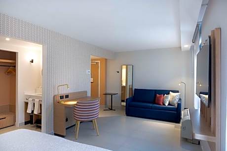 One-Bedroom Suite with one King Bed Non-Smoking