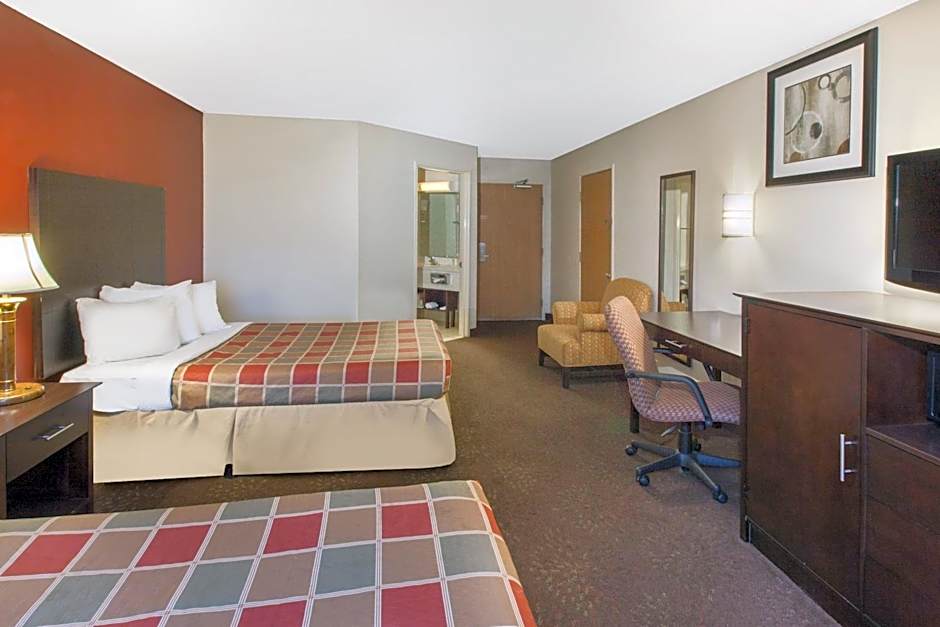 Travelodge by Wyndham Romulus Detroit Airport