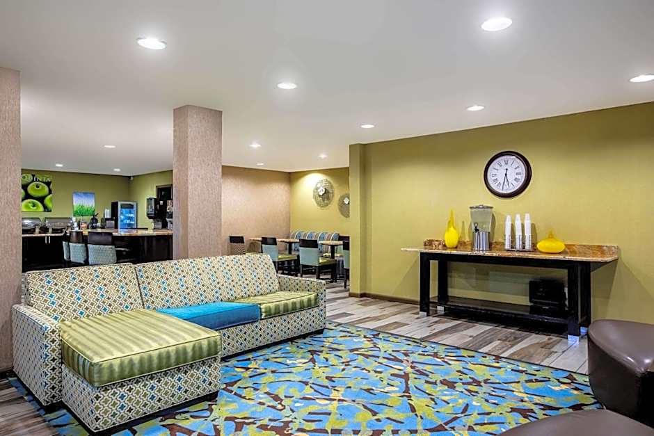 La Quinta Inn & Suites by Wyndham Emporia
