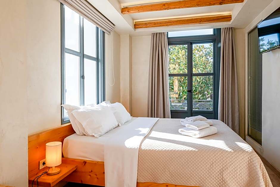 Panellinion Luxury Rooms