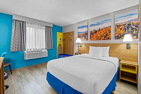 Standard Room with King Bed - Disability Access/Non-Smoking