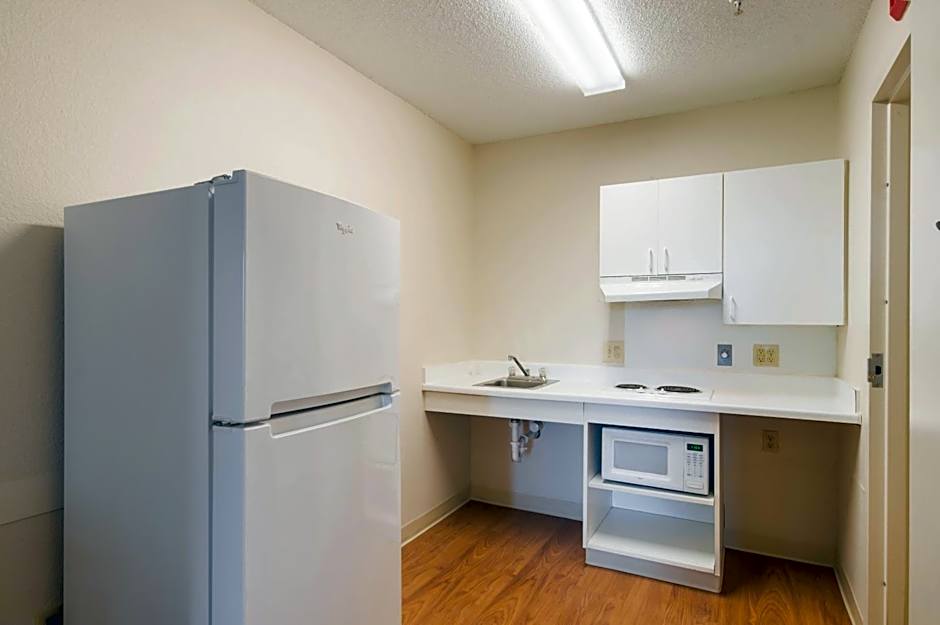 HomeTowne Studios Denver - Thornton