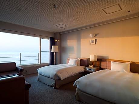Twin Room with Extra Bed and Ocean View - Smoking