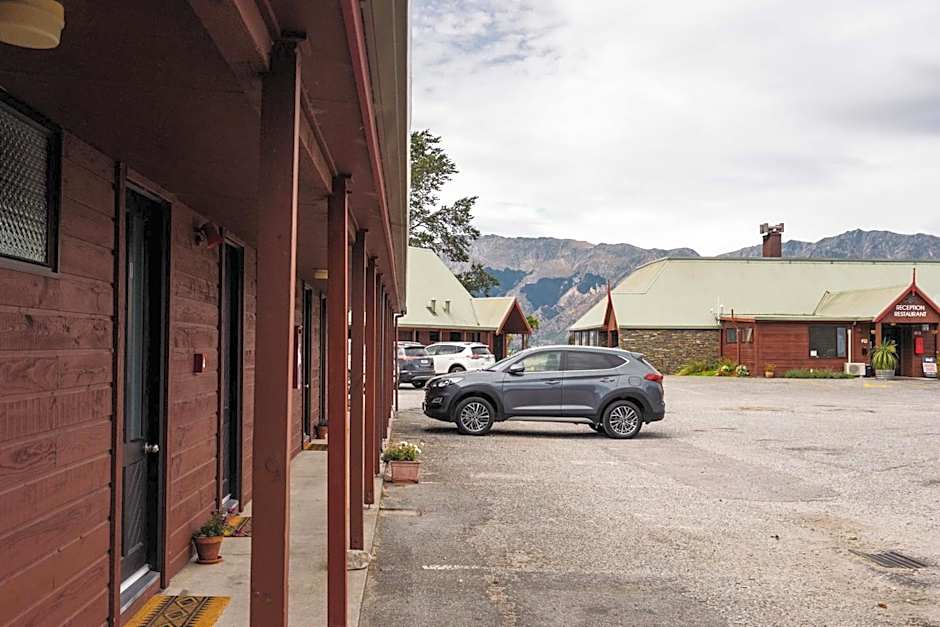 Hawea Hotel