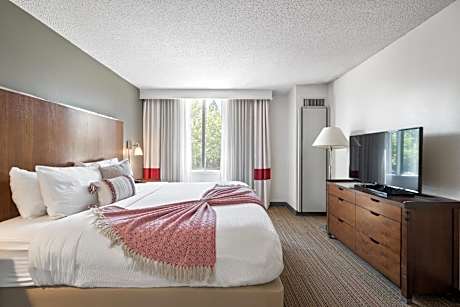 315 LoSo Hotel Airport