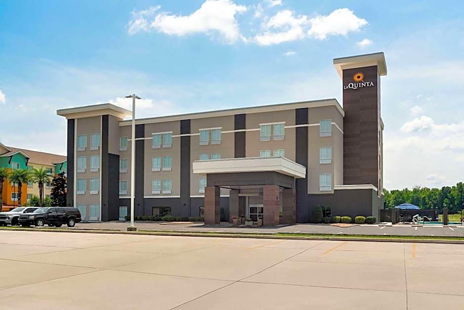 La Quinta Inn & Suites by Wyndham Gonzales