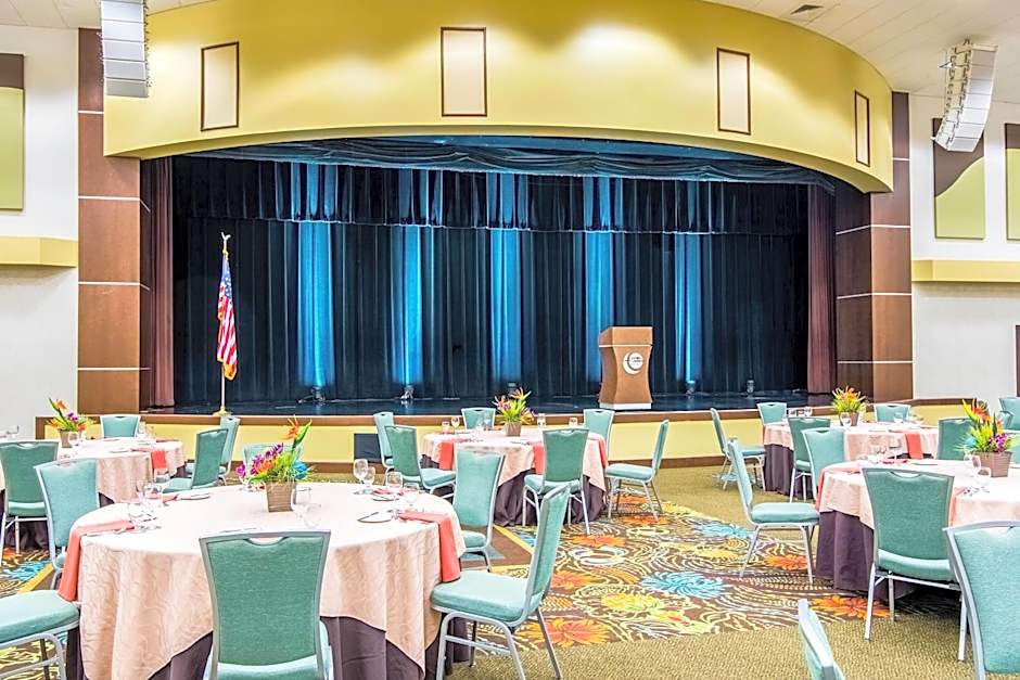 Oasis Hotel & Conv. Center, an Ascend Collection Hotel