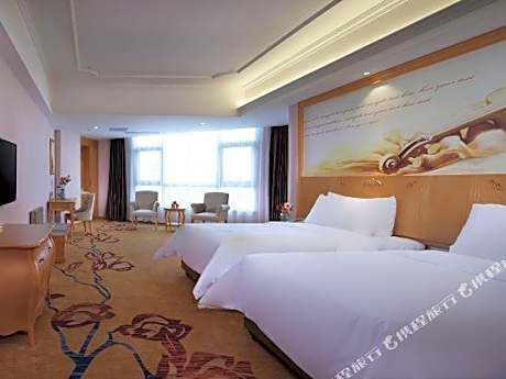 Vienna Hotel (Xinyi Jiaoyucheng River View)
