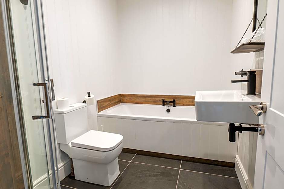 Delmont Hotel & View Restaurant