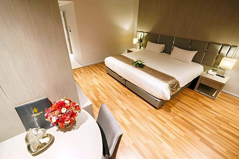 New Season Square Hotel